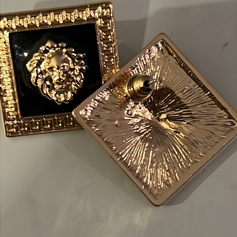 Lion Earrings 1” Square Pierced  Like New!